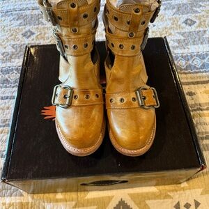 Freebird Grace Banana Size 8